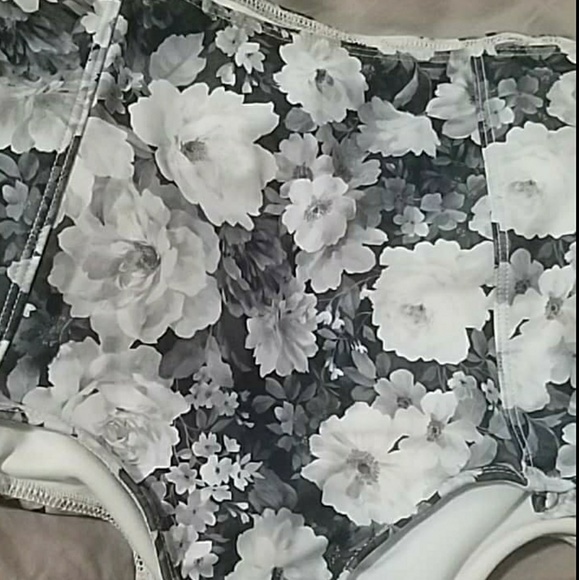 Kortni Jeane Other - **ISO** Kortni Jeane Floral Print